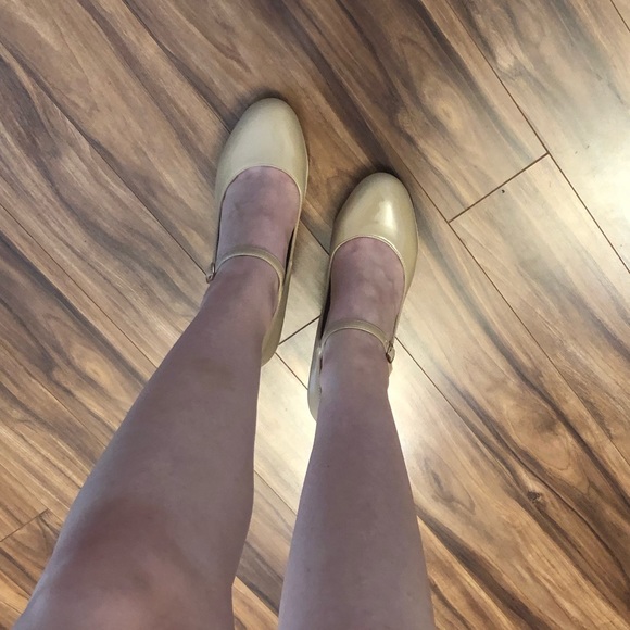 BRAND NEW Nude pumps with ankle strap - Picture 2 of 5